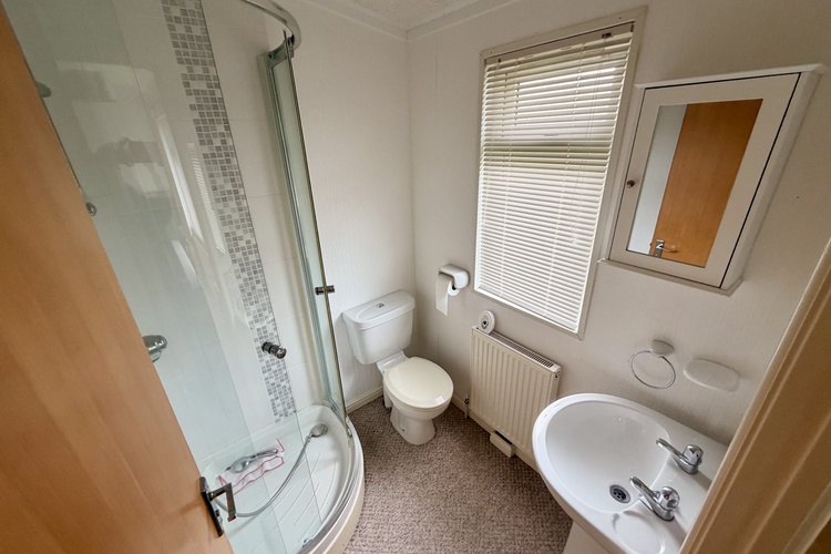 Advent Lodge Tarragon